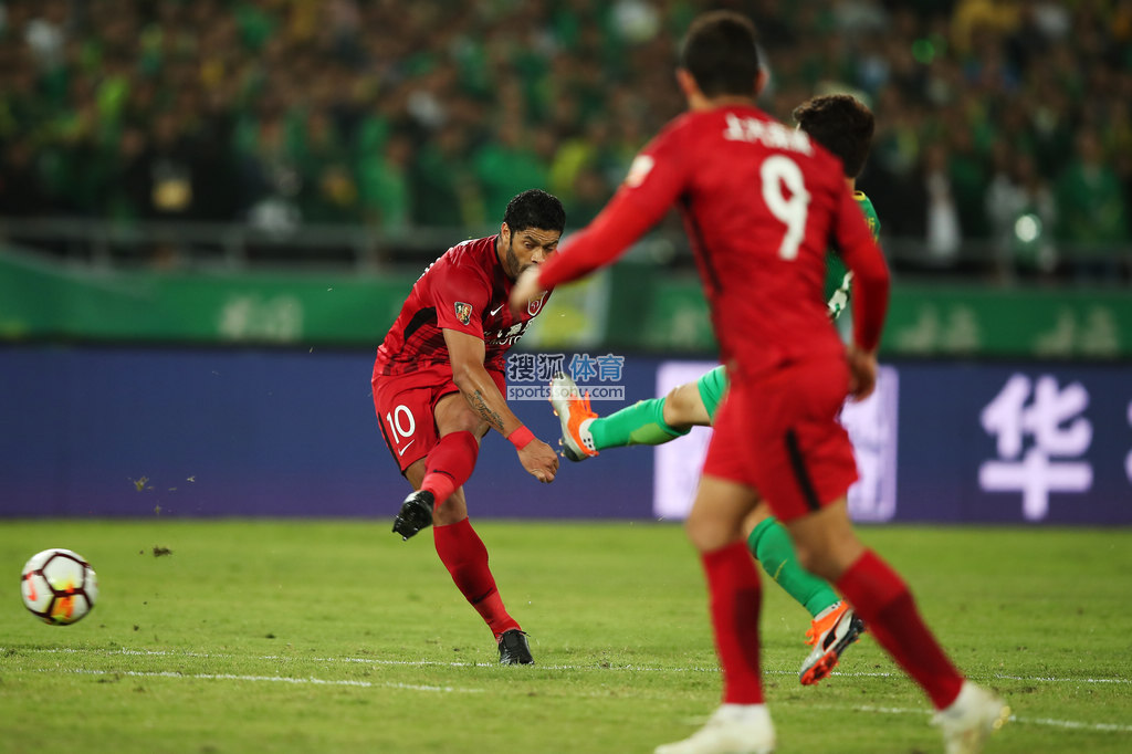  里昂客场不敌弱旅，争冠形势急转直下  