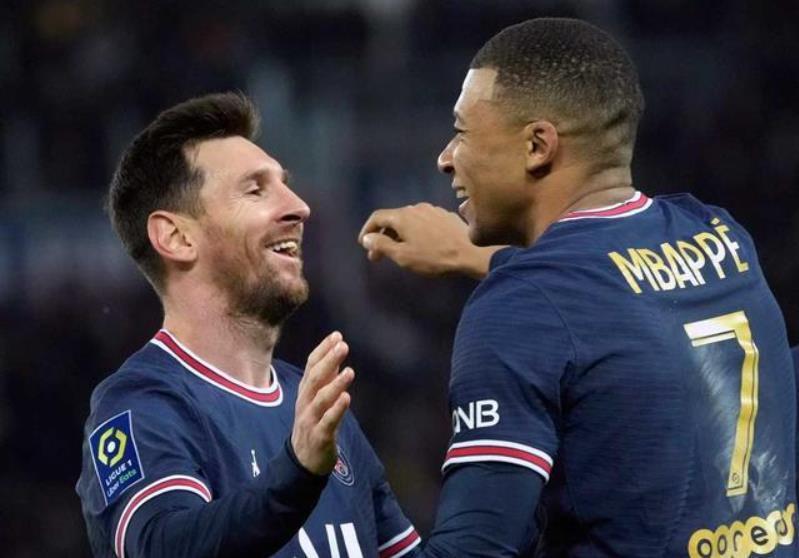  巴黎圣日耳曼主场大胜安格斯领跑积分榜